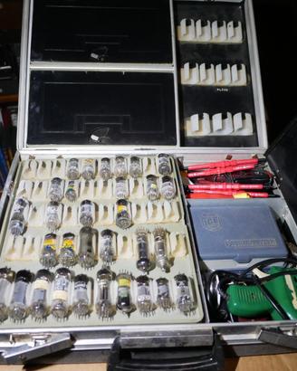 valigia che contiene valvole e tester ice 680R