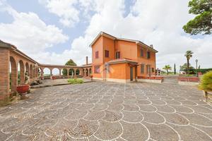 VILLA SINGOLA A ALBANO LAZIALE