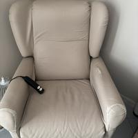 Poltrona con alzata assistita