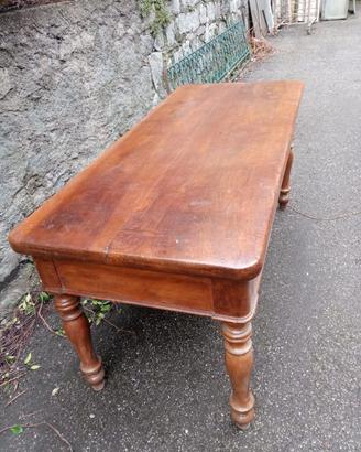 Tavolo antico in noce (piano di 5,3 cm)