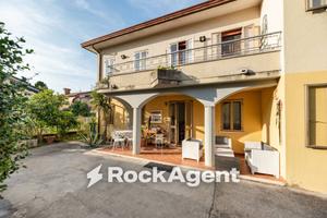 Villa di 180 m² con 5 locali e box auto a Abano Te