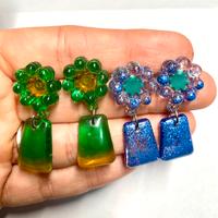 Set 2 paia di orecchini.