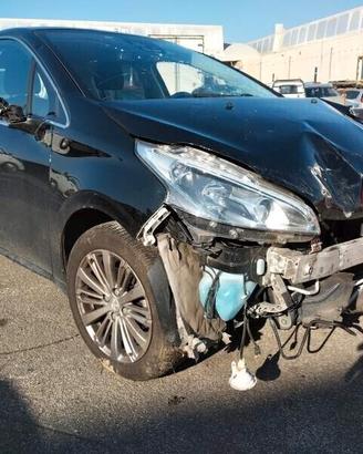 Peugeot 208 PureTech 82 5 porte Allure