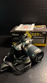Nikon F75 + zoom 28-100mm reflex analogica
