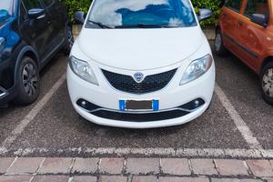 lancia y anno  2016