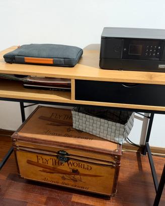 Scrivania con cassetto