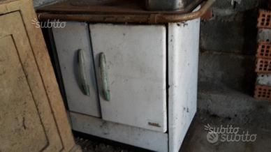 Antica stufa a legna