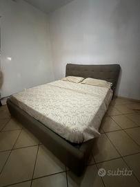 Letto matrimoniale  con cassettone