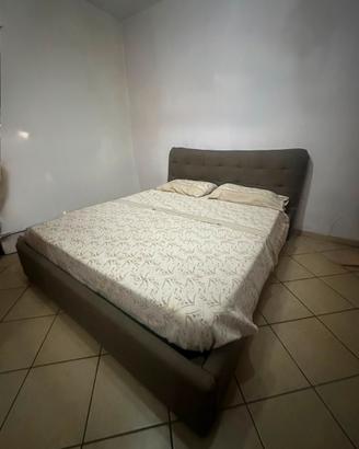 Letto matrimoniale  con cassettone