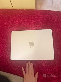 MacBook Air 13” M3 2024 – 16GB RAM – Estado impecá