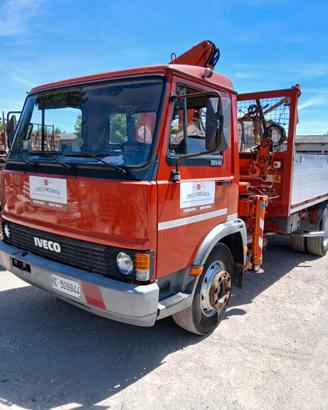 Iveco con gru retrocabina