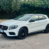 Mercedes GLA 200d night edition automatica tetto