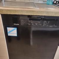 LAVASTOVIGLIE MIELE CONSEGNA GRATIS SU ROMA CELERE