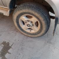 cerchi e gomme originali Nissan d22 