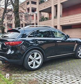 Suv sportivo 4x4 automatico 6 cilindri 