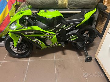 Moto bimbo elettrica