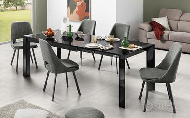 Tavolo da sala in vetro