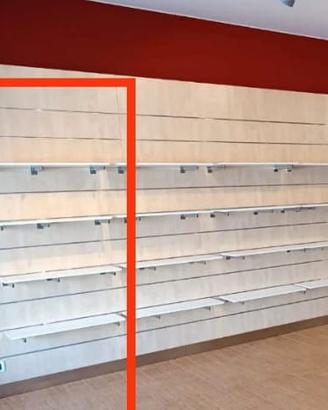 scaffali e arredamento negozio 