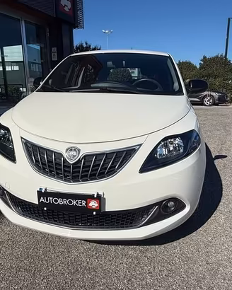 Lancia Ypsilon 1.0 firefly hybrid Gold s&s 70cv
