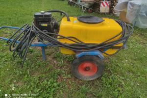 Macchina agricola per trattamento vigna