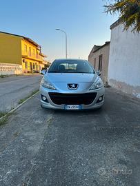 Peugeot 207 perfetto in tutto