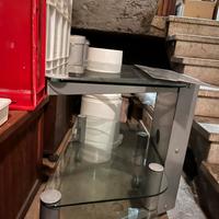 Tavolo porta TV con ruote