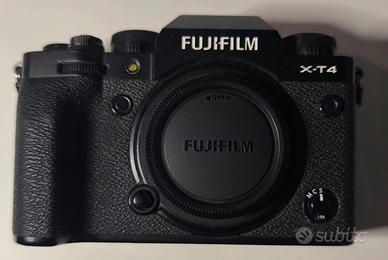 Fujifilm X-T4 con scatole originale e accessori