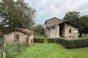 Rustico / Casale di 8585 m² a Parlasco