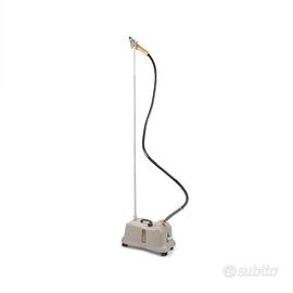 Stiratrice verticale a vapore