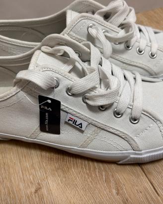 Scarpe ,marca “Fila”,bianche