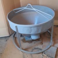 🛠️ Benna per getto calcestruzzo da 300 litri.