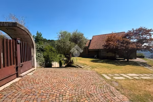 VILLA SINGOLA A MONTE MARENZO