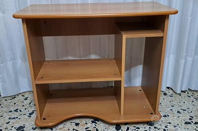 Mobiletto porta TV  in legno con rotelle
