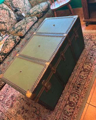 Cassapanca verde utilissima con ripiano interno