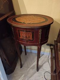 Comodino ovale in stile Luigi XV di inizio '900