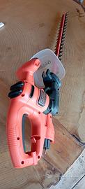 tagliasiepi elettrico black Decker 