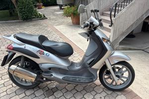 Beverly 200 scooter