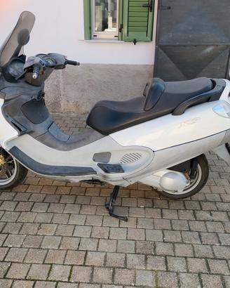 Piaggio x9