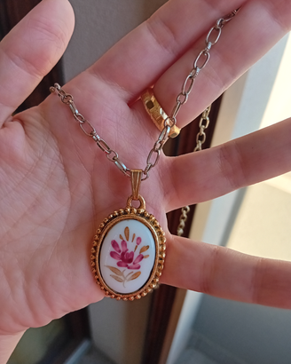 Collana vintage medaglione porcellana ??