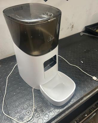 Distributore croccantini automatico cani e gatti