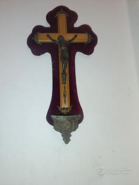 crocifisso antico con acquasantiera 