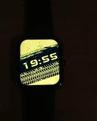 Smartwatch nero molto utile 