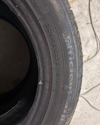 Due gomme 205/55 r16