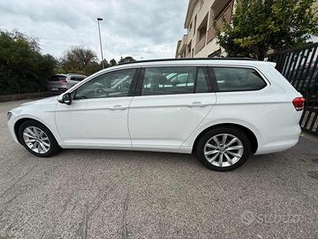 VOLKSWAGEN Passat Variant 1.6 TDI SCR DSG Busine