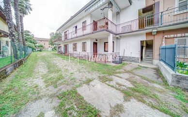 CASTELLETTO SOPRA TICINO - TRILOCALE IN VILLA CON