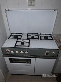 Macchina del gas e mobili cucina