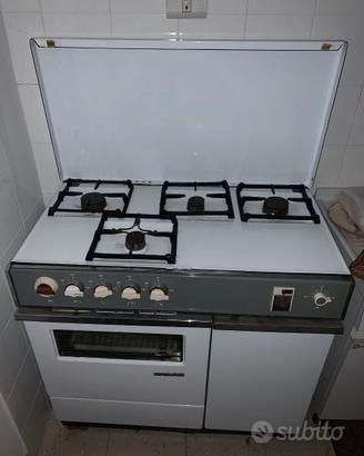 Macchina del gas e mobili cucina