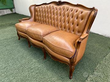 Divano antico tre posti in vera pelle Chesterfield