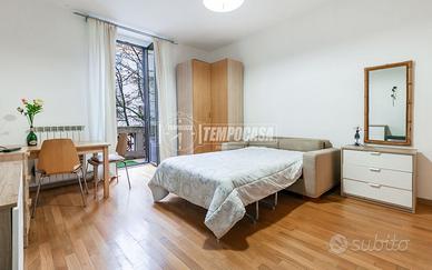 MONOLOCALE CON BALCONE