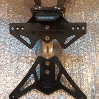 Porta targa barracuda regolabile per Tmax 560